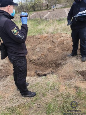 В Донецкой области женщина убила сожителя, тело закопала во дворе