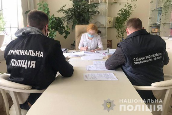 У Хмельницькому викрили схему торгівлі дітьми,   до якої причетна заступниця головного лікаря перинатального центру та дві її пацієнтки