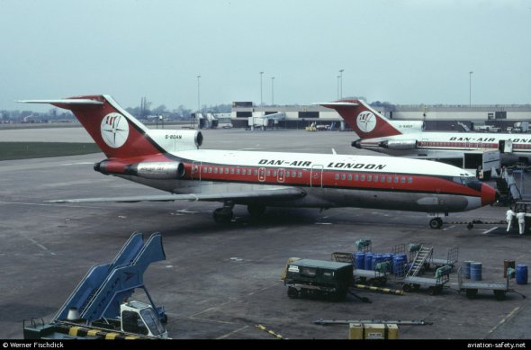 Літак  Boeing 727 британської авіакомпанії Dan Air Services виконував чартерний рейс з Манчестера в Санта-Крус-де-Тенеріфе. 