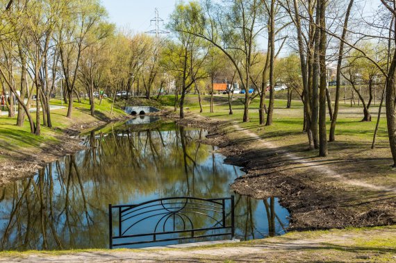 На Троєщині зводять сучасний парк для відпочинку та розваг. Там будуть облаштовані водойми.