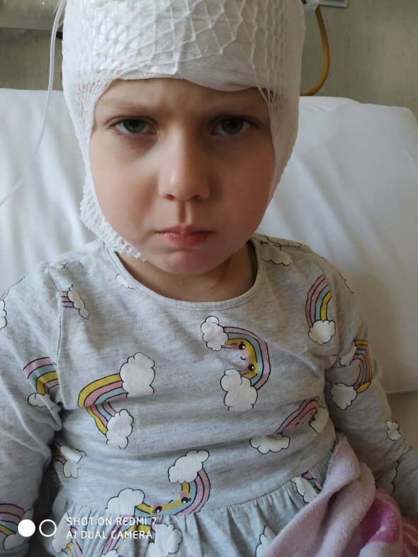 5-летняя Арина Мовчанюк из города Коростышев Житомирской имеет болезнь Баттена