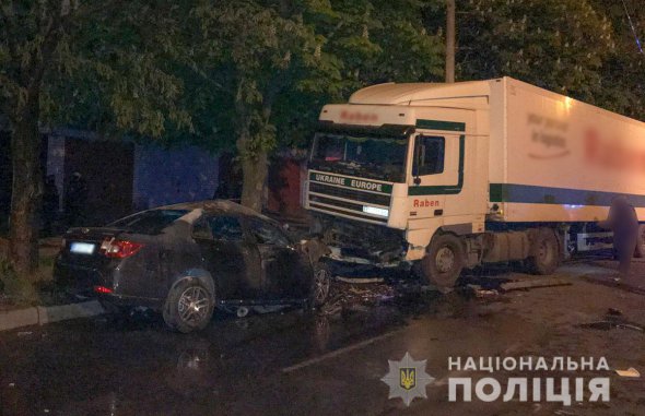 На Полтавщині  водій і   пасажирка легковика  Chevrolet Epica  загинули внаслідок зіткнення із вантажівкою