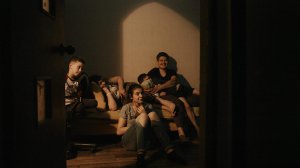 Документальний фільм режисерки Ірини Цілик ”Земля блакитна, ніби апельсин” показує життя сім’ї із прифронтового міста Красногорівка Донецької області. Стрічку назвали найкращою в номінаціях "DOCU/СВІТ" і "DOCU/УКРАЇНА" на 17 Міжнародному фестивалі документального кіно Docudays UA
