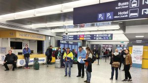 Чартер з українськими заробітчанами 23 квітня ­вперше прилетів до Фінляндії. В аеропорту Гельсінкі їх зустрічали представники місцевого міністерства. Наступні заплановані рейси скасували