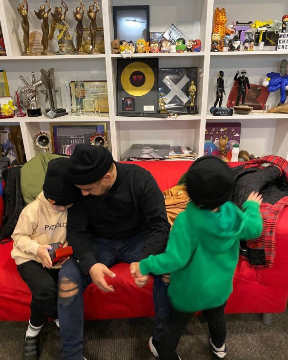 Дмитрий назвал сыновей любимыми посетителями и гостями музыкальной студии