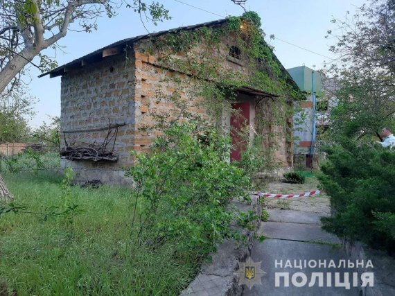 На Николаевщине 61-летнего мужчину зарубили и спрятали в собственном дворе под деревом