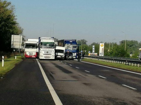 На Житомирській трасі під Києвом сталася аварія за участю 15 автомобілів