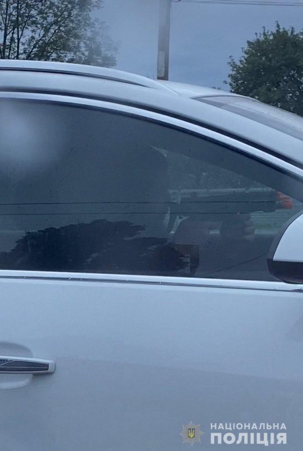 У Харкові декілька екіпажів  поліції затримували машину з озброєною іграшковим автоматом дитиною