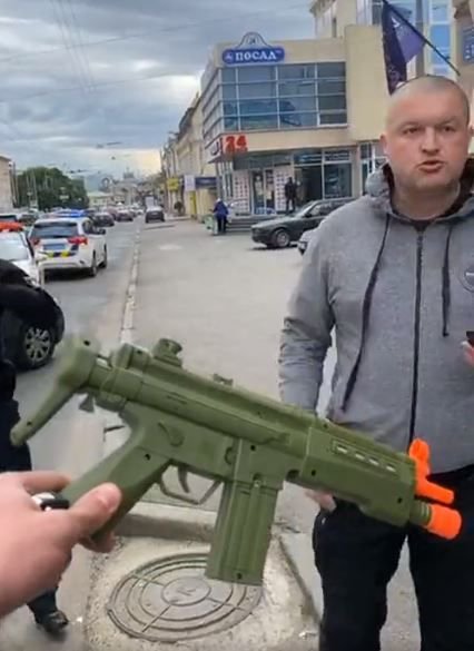 Організатором спецоперації виявився заступник командира батальйону полку поліції особливого призначення Віталій Лисинський