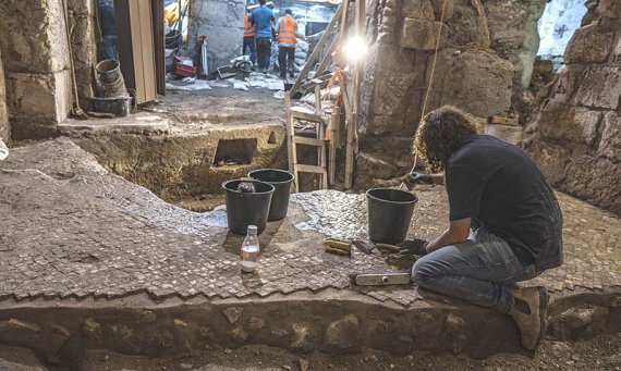 В Иерусалиме под византийским мозаичным полом нашли подземелье Второго храма