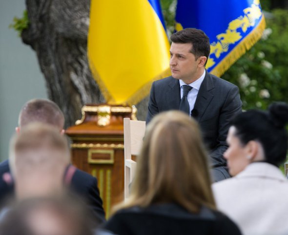 20 травня 2020-го проходить пресконференція президента Володимира Зеленського. Вона відбувається у річницю від складання ним присяги.