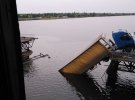 На Дніпропетровщині під вантажівкою обвалилася частина мосту