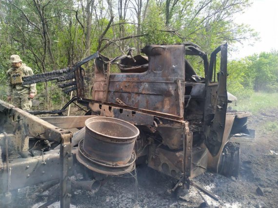 Боевики взорвали автомобиль военных, погиб украинский защитник