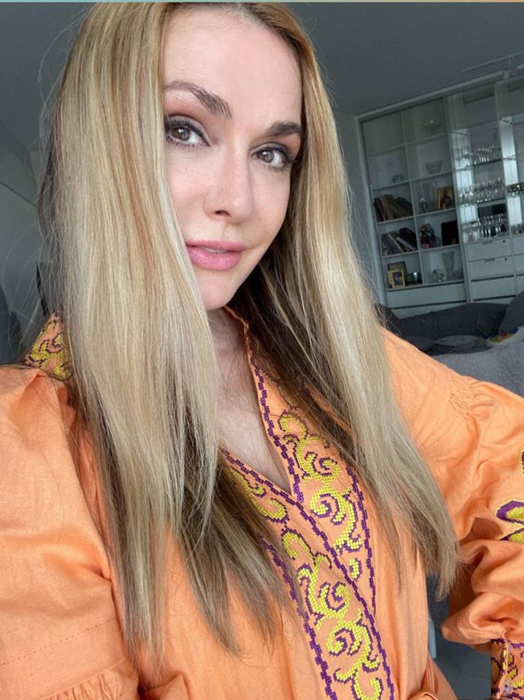 День вишиванки: Ольга Сумська вразила розкішною дизайнерською сукнею