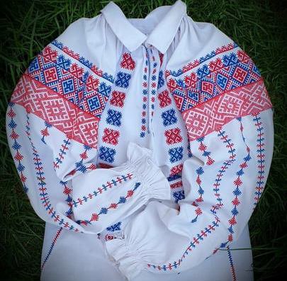 Анастасія Фоміна відтворила сорочку з картини російського художника Василя Тропініна «Дівчина з Поділля», яка датується 19 століттям. Таку вишивали у селі Кукавка Могилів-Подільського району, де Тропінін жив декілька років і малював подолян