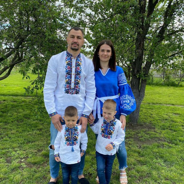Украинский боксер Виктор Постол с семьей 