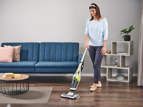 Пилосос-швабра працює на акумуляторі