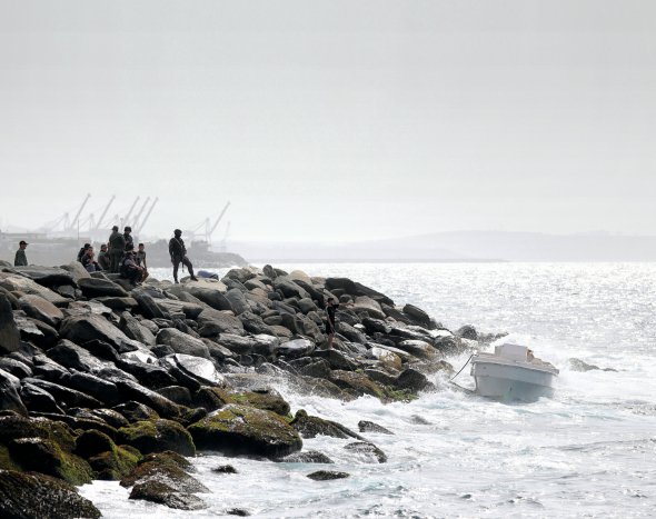 Берегова охорона стоїть на березі Карибського моря в передмісті Ла-Гуайра на півночі Венесуели. Там нібито намагалися висадитися заколотники