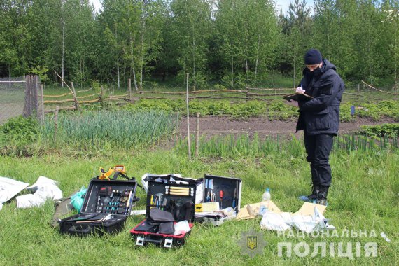 В Житомирской области во время застолья арендатор прудов застрелил из ружья семерых свои гостей - военных и волонтеров