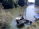 На Одещині автівка впала в річку, водій та пасажир загинули.