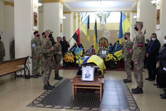 В Славуте попрощались с погибшим военным