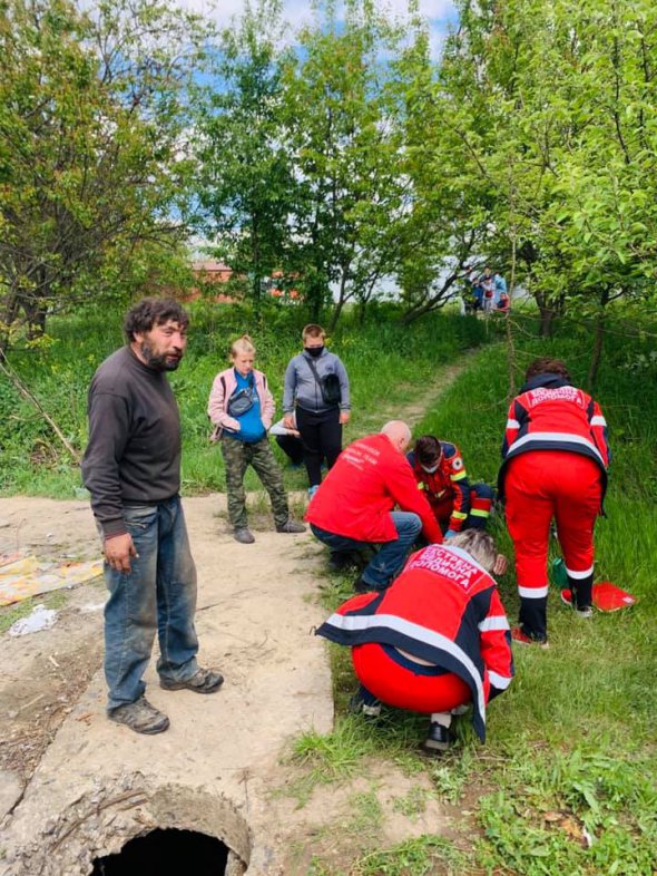 У Кропивницькому госпіталізували 44-річну жінку, яка впала в каналізаційний люк