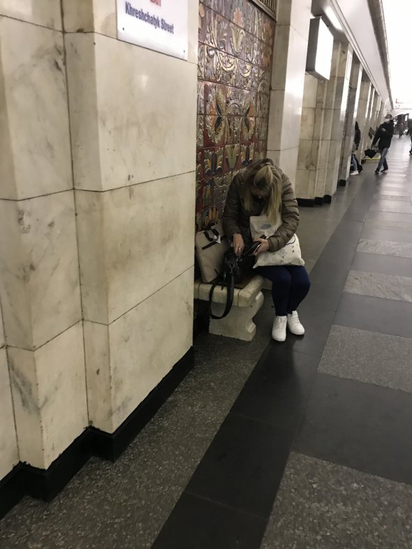 Масковий режим і дотримання дистанції: у столичному метро поменшало пасажирів