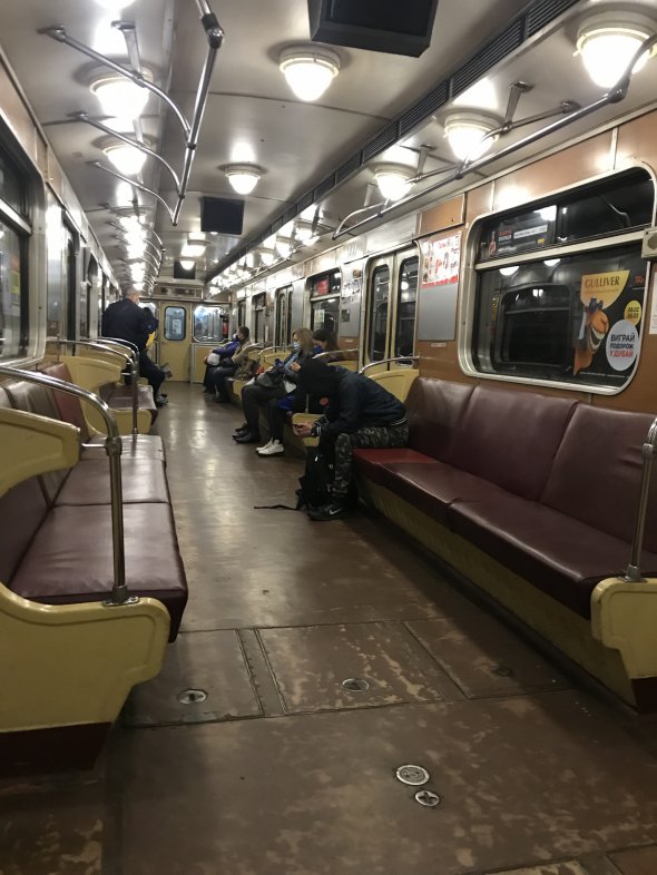 В час пик в вагонах столичного метро есть свободные места