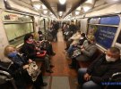Зафіксували пожвавлення пасажирів метро у годину пік