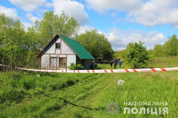 На месте расстрела семи человек вблизи Новоселицы Попильнянского района на Житомирщине изъяли ряд вещественных доказательств