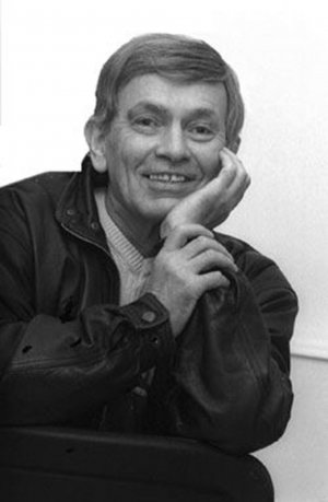 Олександр Вратарьов пише пісні російською та українською мовами. Створив кілька сотень естрадних композицій