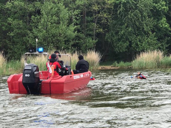 В Польше нашли мертвыми двух зароботчан  из Украины. Они утонули в озере по дороге из магазина