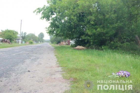 У селі Тальки на Житомирщині 41-річний чоловік застрелив 19-річну знайому і вкоротив собі віку.