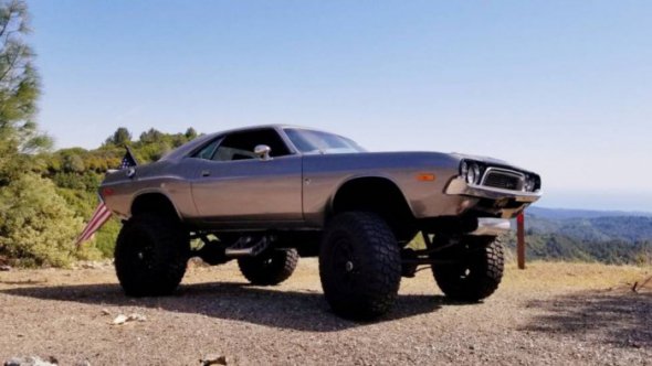 Тюнингованный Dodge Challenger 1972 года выпуска