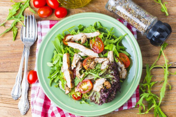Куриные салаты: легкий рецепт Цезаря