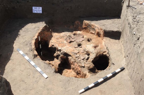 В центре Черкасс раскопали горн с гончарными изделиями