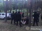 На Харківщині група чоловіків із  палицями, сокирами й вогнепальною зброєю   атакувала автомобіль із поліцейськими