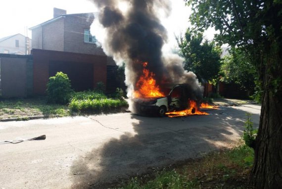 У Нікополі під час гасіння пожежі в автомобілі виявили  тіло чоловіка