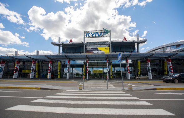 Коллектив аэропорта "Киев" записал видеообращение к руководству страны