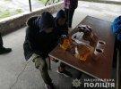 У Київській області спіймали двох підлітків, які проникли на стоянку під охороною і викрали звідти вантажівку.