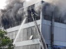 У Запоріжжі в Комунарському районі палає один із цехів взуттєвої фабрики.
