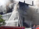 У Запоріжжі в Комунарському районі палає один із цехів взуттєвої фабрики.