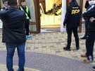 У  Чернівецькій області під час спроби розбойного нападу 36-річний іноземець   відстрілювався від поліцейських. Двох поранив і сам тримав кулю