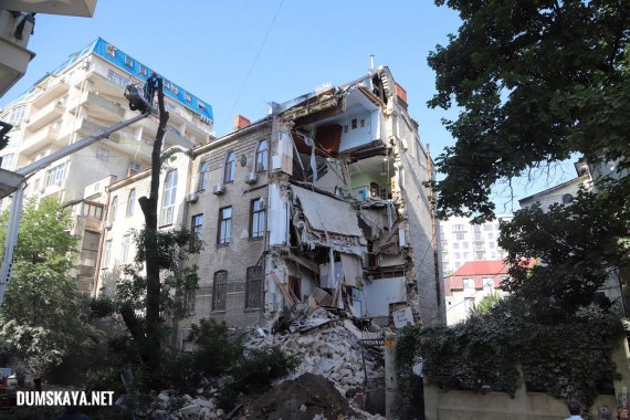 В Одесі на вул. Ясній, 10 обвалилася частина 4-поверхового житлового будинку