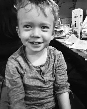 Сумчанин 4-річний Олексій Матківський був єдиною дитиною у батьків. Останнім часом часто хворів. Лікарі не могли поставити діагноз. У січні в Олексія виявили рак крові
