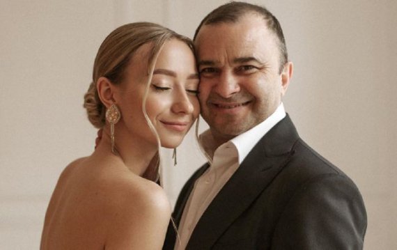 54-річний Віктор Павлік та 25-річна Катерина Реп’яхова одружилися після 4-х років стосунків