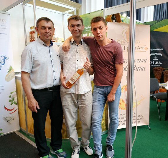 Віталій Тронь покинув роботу програмістом і почав створювати медові вина. Пляшка напою коштує 165 грн
