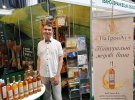 Виталий Тронь бросил работу программистом и начал создавать медовые вина. Бутылка напитка стоит 165 грн