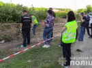 У Києві водій екскаватора  ковшем викопав тіло чоловіка.   З’ясувалося, це   38-річний охоронець стоянки, який був у розшуку