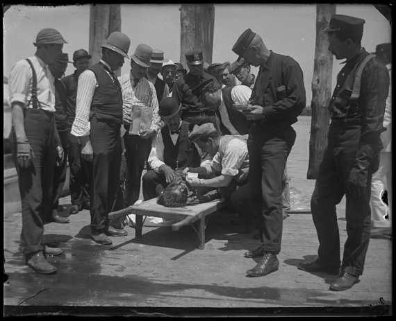 На месте пожара "Генерала Слокума" опознают погибших